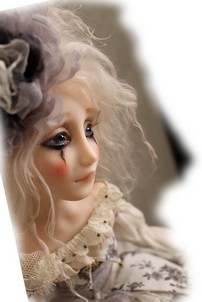 Монохромная Нимфетка...  полутона натуральные кружева, эмо-глаза роспись масло, высота куклы Нимфетка 50 см. Кукла находится в частной коллекции